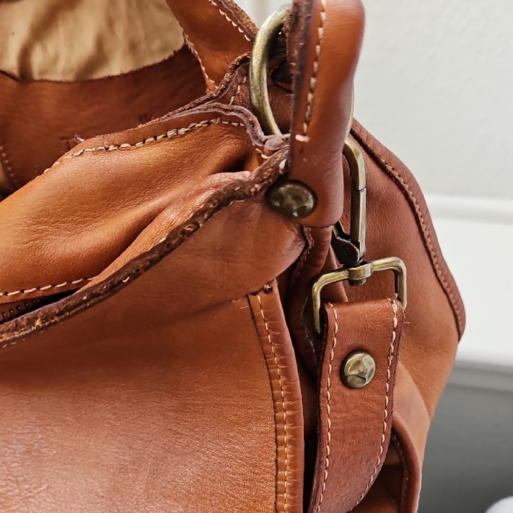 Italian Leather Tan Shoulder Bag - Picture 9 of 10